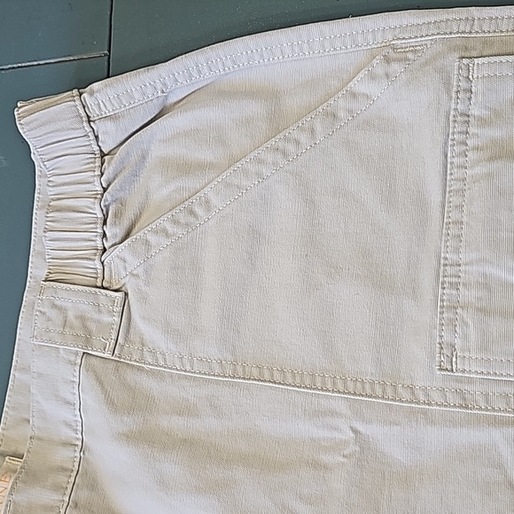 SAVANE, men's khaki boat shorts. Size 42, NWOT. Elastic waist 6 pockets. - Picture 3 of 8